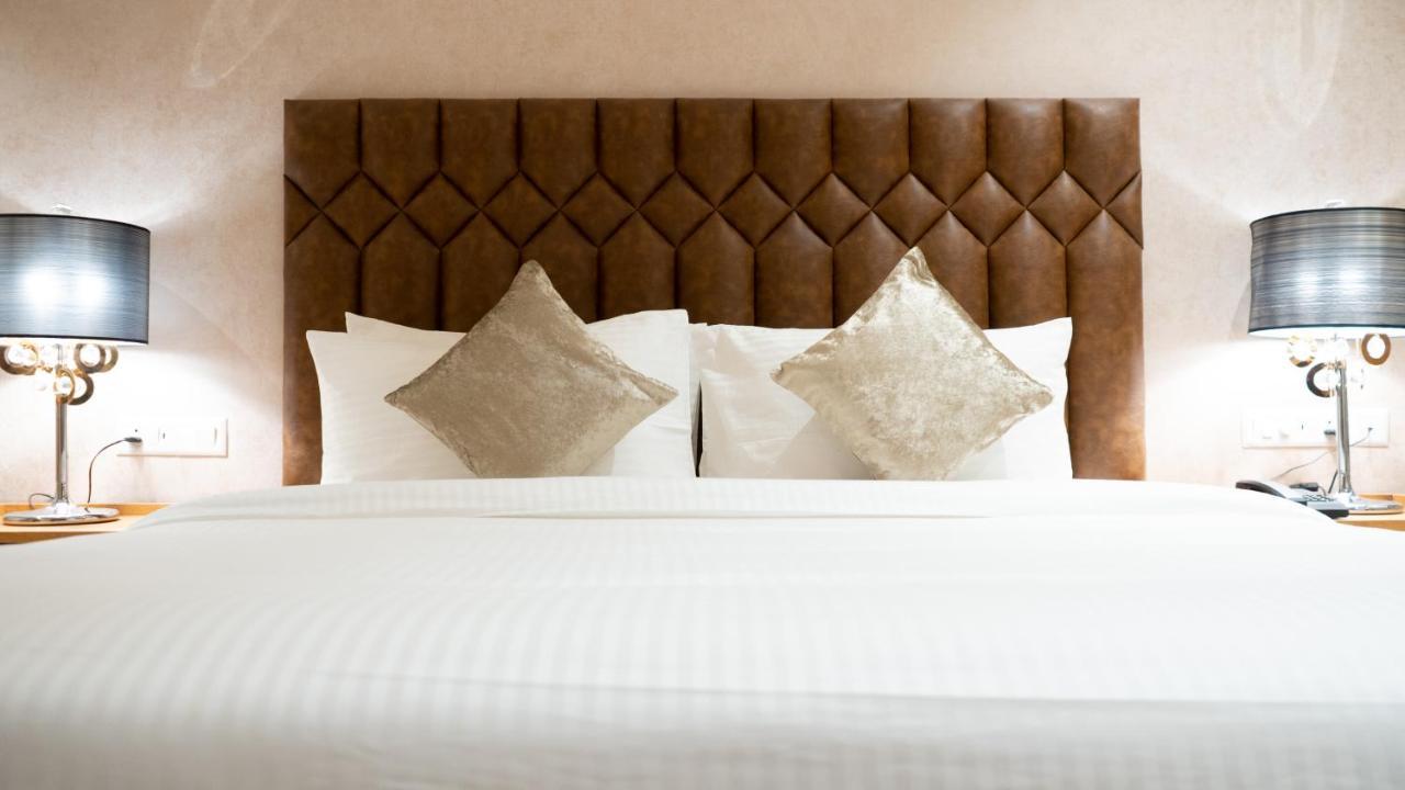 Clarks Inn Suites Кангра Экстерьер фото