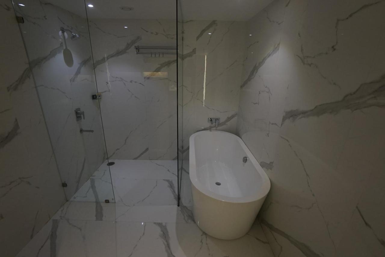 Clarks Inn Suites Кангра Экстерьер фото